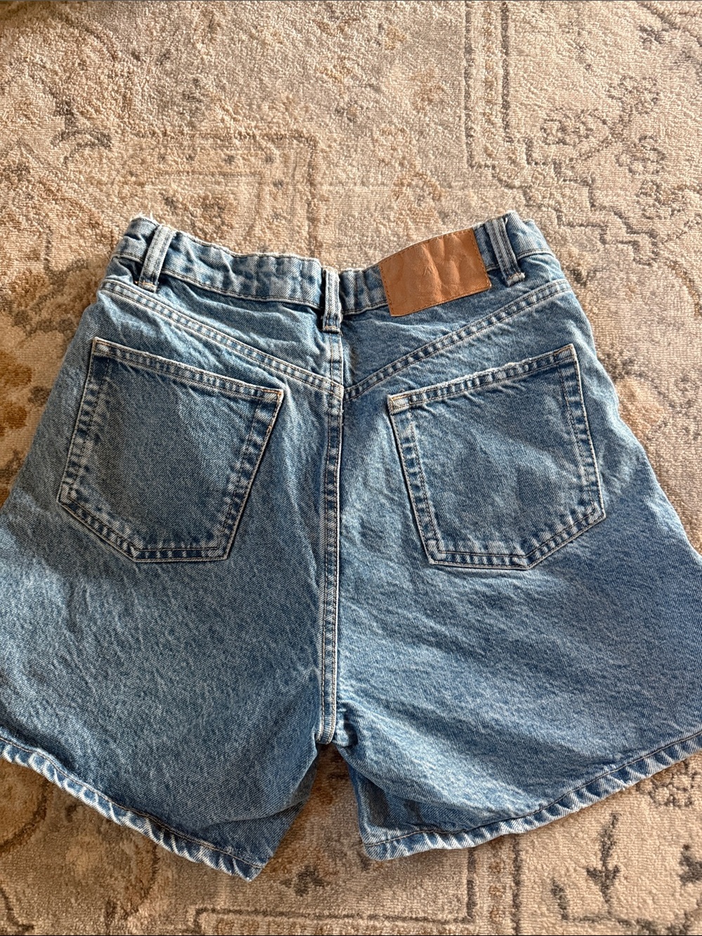 Zara light blue denim jeans with tan stitching - Picture 3 of 6